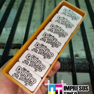 Dominó Personalizado con Nombres, Logos y Diseños Exclusivos - Imagen 4