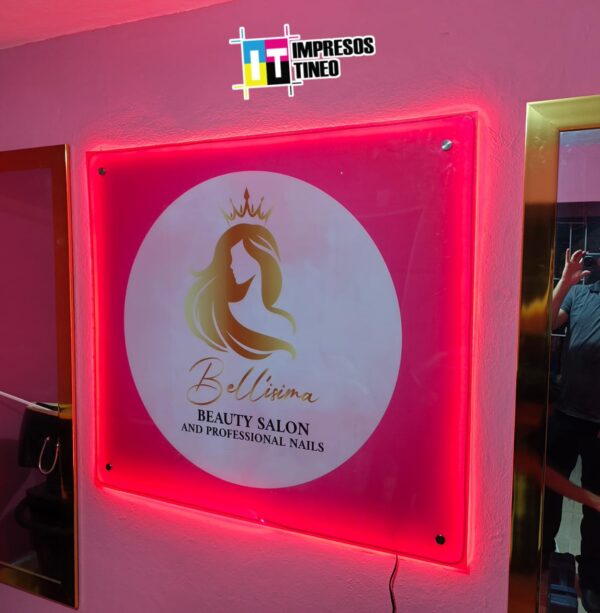 Letrero acrílico iluminado LED